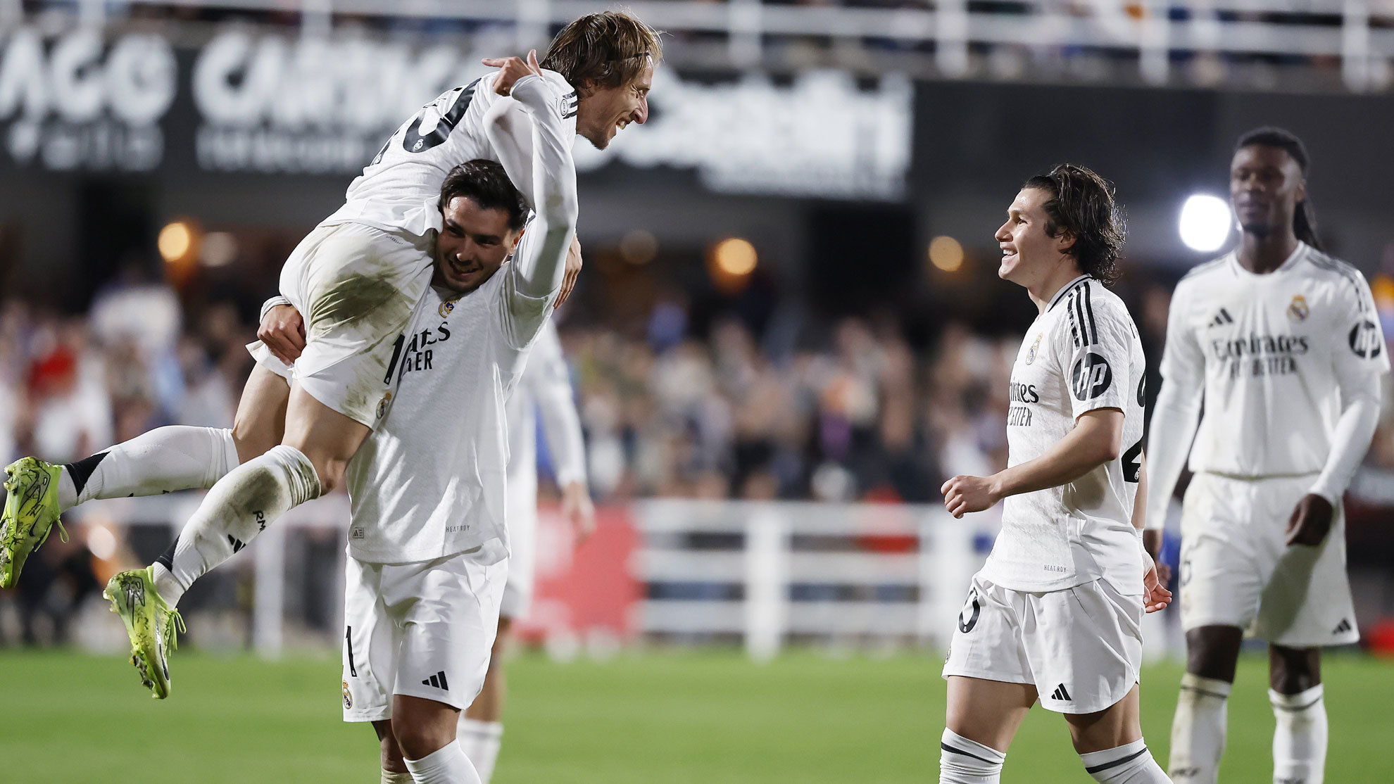 也让自己在 也让自己在